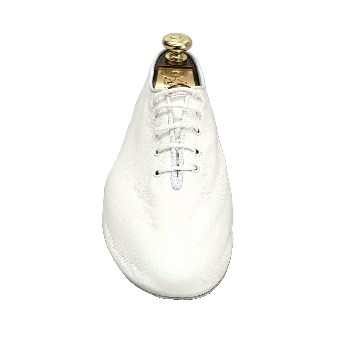 Scarpa jazz bianca Cahetel White J04 in pelle, comoda e elegante, ideale per ballo jazz, mostrata in primo piano.