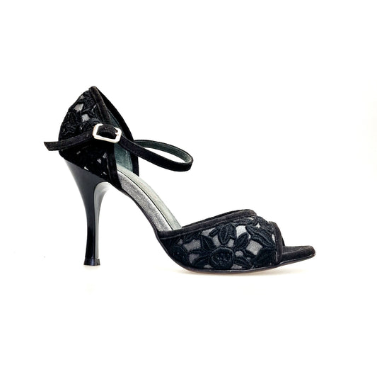 Sandalo donna Wish Dance in camoscio nero con cinturino in pizzo Sally Nero, tacco a rocchetto smaltato nero.