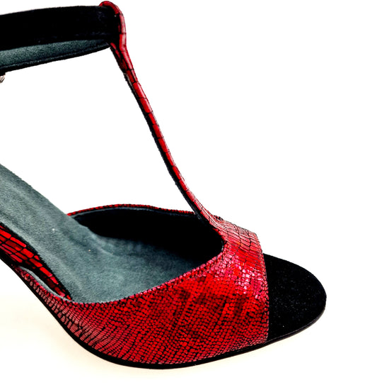 Sandalo donna Wish Dance R.L. in camoscio nero e rosso, con tacco alto sottile smaltato nero e dettaglio elegante.