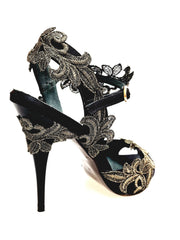 Load image into Gallery viewer, NURYA PZ F.626 (R.L. by WISH DANCE) Sandalo da Donna in Raso Seta Nera con Applicazione di Pizzo Macramé Tacco a Spillo Sottile Smaltato Nero
