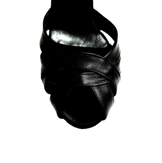 Scarpa da donna in pelle nera OndaVB con tacco a spillo largo, modello elegante e alla moda, vista frontale.