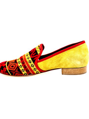 Carica immagine nella Galleria, Mocassino uomo Wish Dance Shop MS21 in tessuto con fantasie messicane, tallone in camoscio giallo senape e tacco in legno.