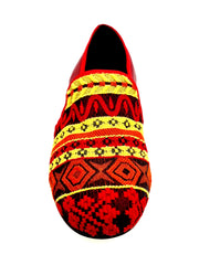Carica immagine nella Galleria, Mocassino uomo Mexican MS21 in tessuto fantasia con tallone in pelle rossa e tacco in legno, stile tradizionale messicano.