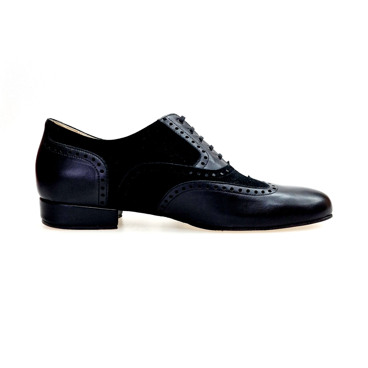 Scarpe stringate Adolfo Chicago Forata in pelle nera e camoscio nero, con suola divisa e profili forati, modello Oxford.