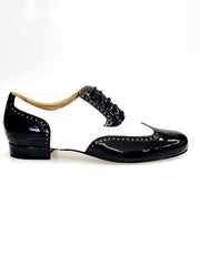 Load image into Gallery viewer, ADOLFO (811F Chicago Forata) - Stringata a Coda di Rondine Mod. Oxford Profili Forati in Vernice Nera e Vernice Bianca