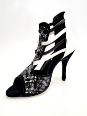 Carica immagine nella Galleria, Viper Black/White (460PW) - Sandalo da Donna in Camoscio Nero Livrea Vipera con borchiette bianche e Grigio Specchio Tallone in Pelle Bianca Elastici in Pelle sia Bianchi che Neri con Tacco a Spillo Rivestito Pelle Bianca