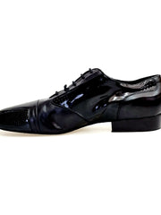 Carica immagine nella Galleria, Scarpa da uomo Milo di Wish Dance in morbida pelle nera e vernice nera, punta squadrata, dettagli eleganti e stile moderno