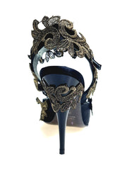 Load image into Gallery viewer, NURYA/C PZ (R.L. by WISH DANCE) Sandalo Semichiuso da Donna in Raso Seta Nera con Applicazione di Pizzo Macramé Tacco a Spillo Sottile Smaltato Nero