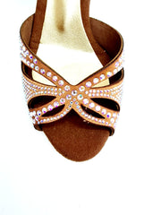 Carica immagine nella Galleria, Deluxe Butterfly (L2) - Scarpa da Ballo in Raso Seta Bronzo Tan con Swarovski e Tacco basso a Rocchetto