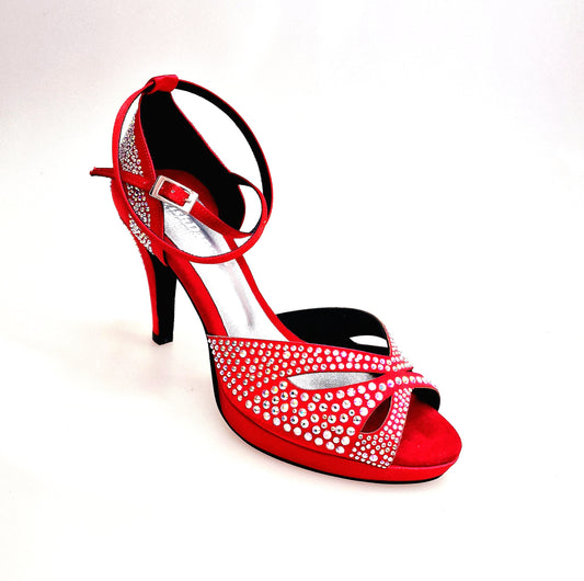Scarpa da ballo in raso seta rosso intenso, DELUXE MARIPOSA LP102 con Swarovski, plateau, tacco basso e punta larga.