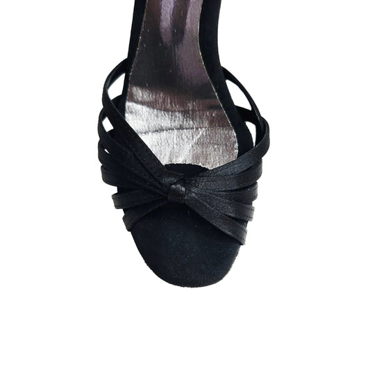 Scarpa da ballo Wish Dance Shop Pepa 210/6 con tacco a stiletto, nodino in raso nero e fascette in camoscio nero.