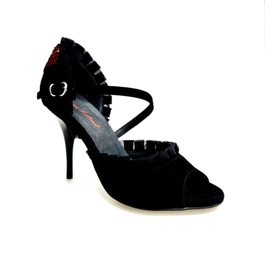 Sandalo donna Luna Plus Black Cuore SW Red di Wish Dance, camoscio nero, tulle arricciato e cuore Swarovski rosso con tacco a spillo nero.