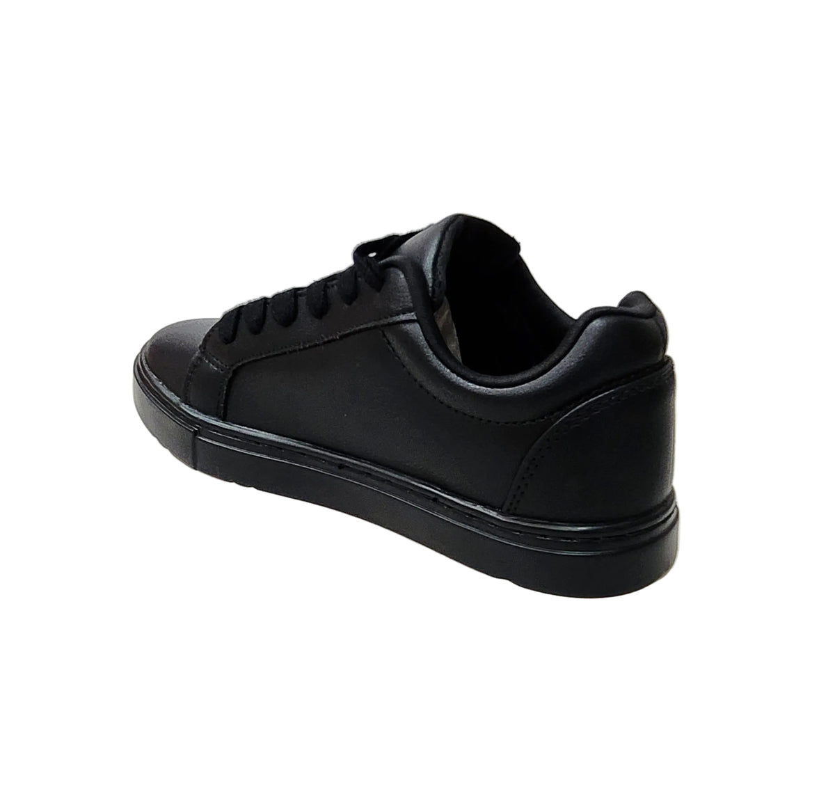 Sneaker Ecopelle Totale Nera Materiale Vegan Comfort Light Flex suola in Gommina e Caucciù Cerchi Resina, vista indossata