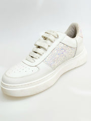 Load image into Gallery viewer, MIKI Cielo Perla (SK2) - Sneaker in Pelle Bianca Fori Traspiranti inserti Kristall Celeste Perla Boreale Foderata in tessuto antisudore traspirante sottopiede confort plus con Suola in Lattice Bianca