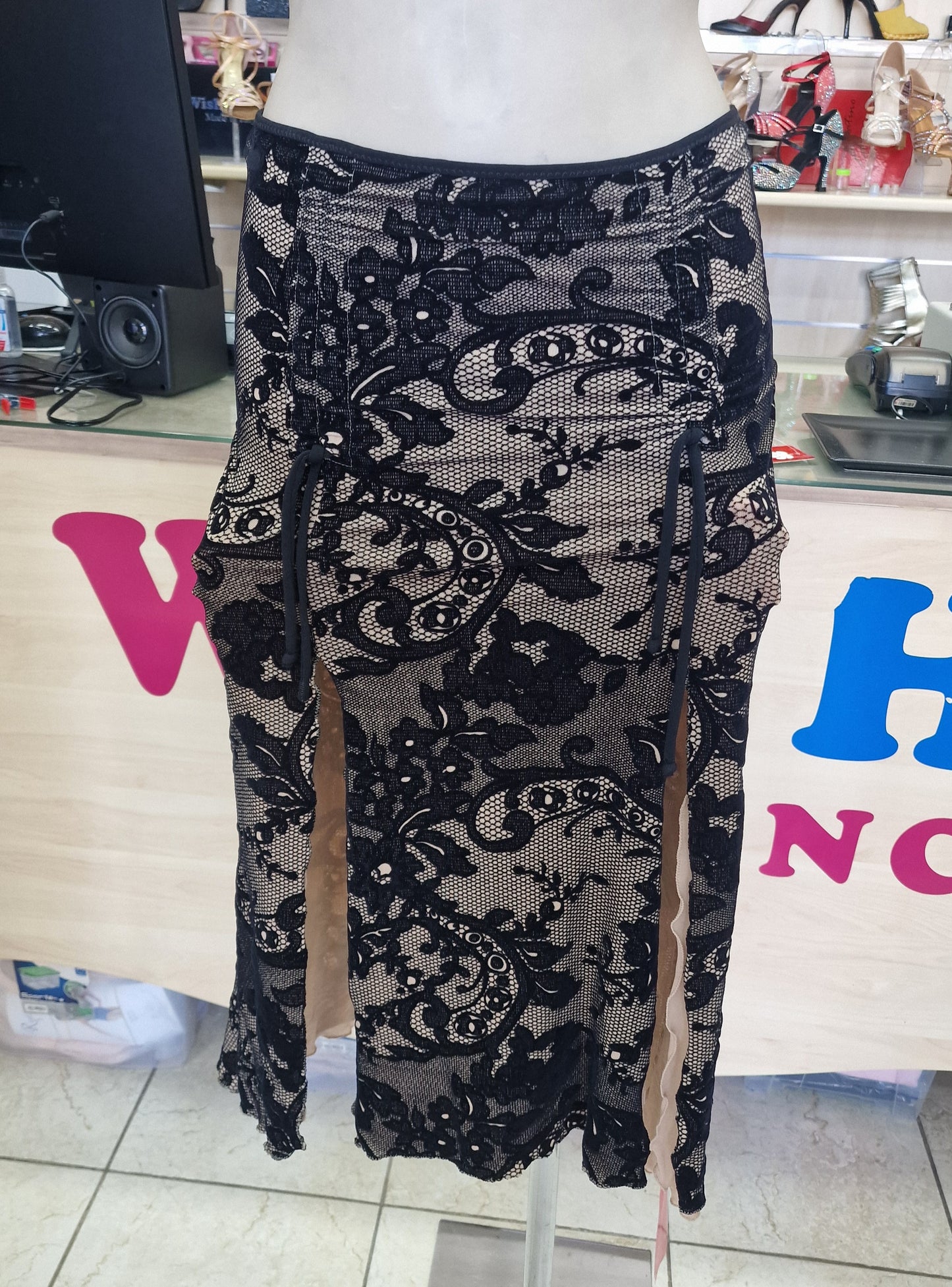(779F) - Scarpa da Donna in Camoscio Nero con Plateau Confort Tacco a Spillo