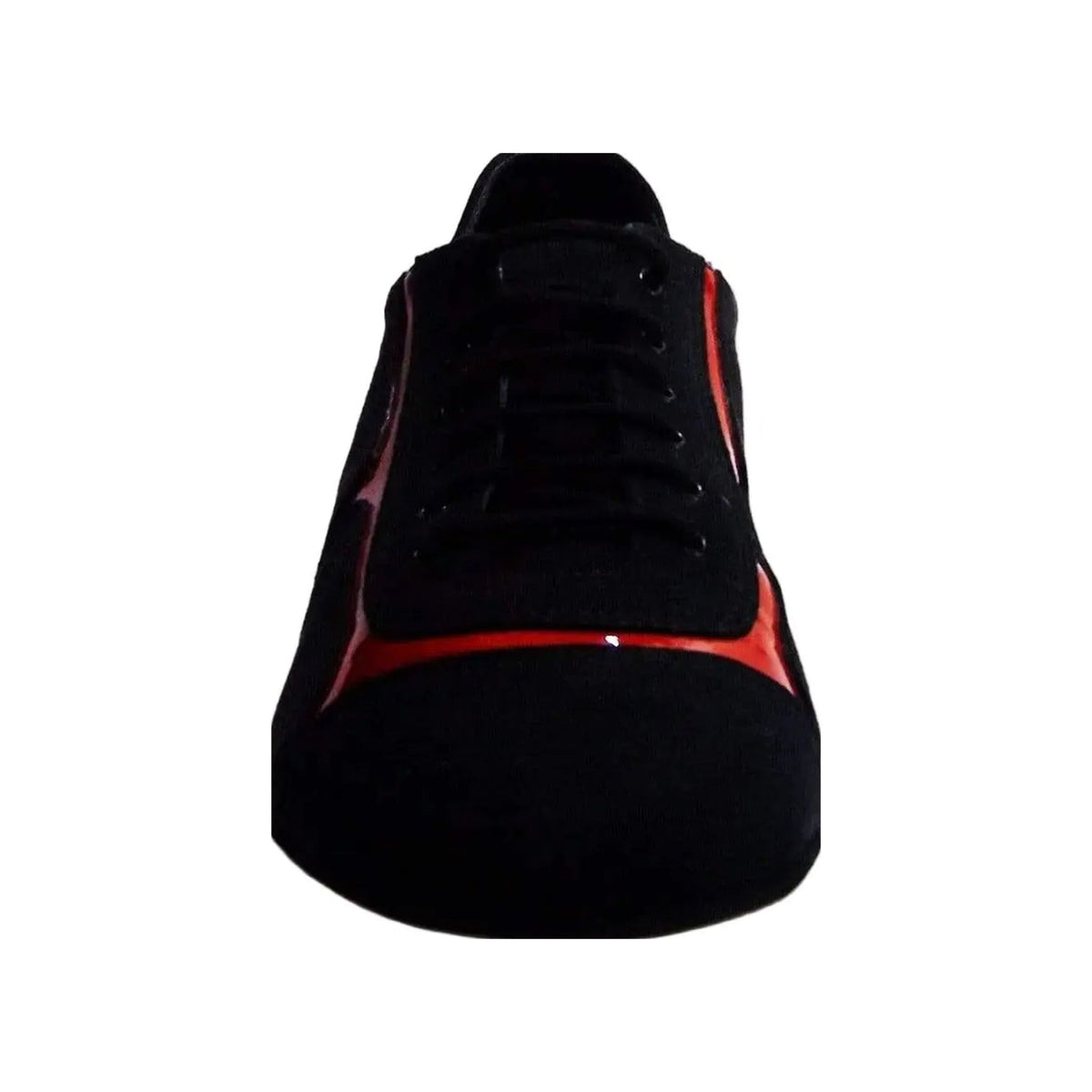 Sneaker Manuel (820) in camoscio nero con inserti in vernice rossa, dettagli di Wish Dance Shop.