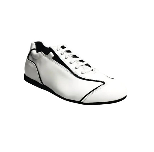 Sneaker bianca HABANA di Ivan con profili neri e suola in Microlight, scarpa in pelle elegante e comoda.