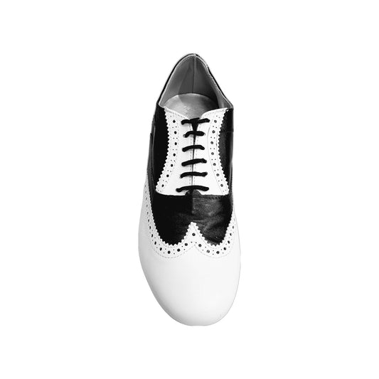 Scarpa stringata coda di rondine Wish Dance Shop Adone MS14 in pelle bianca e nera, forma tonda, stile Oxford Brogue.