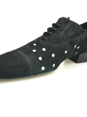 Load image into Gallery viewer, Scarpa da uomo Vasco Movida by WISH DANCE in camoscio nero con dettagli a pois bianchi, elegante e versatile.