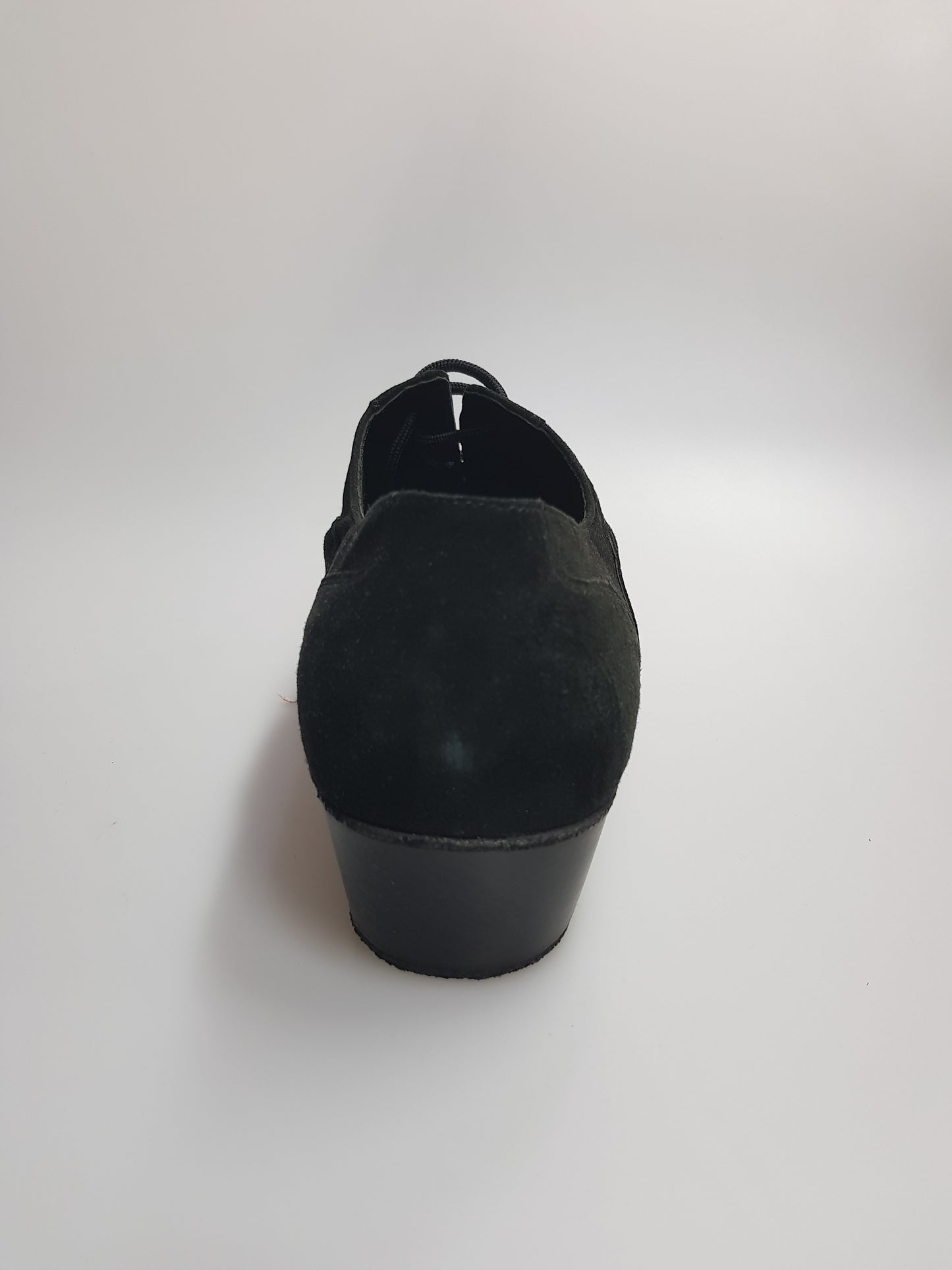 Scarpa da uomo Vasco Movida by WISH DANCE in camoscio nero con pois rossi, elegante e alla moda.