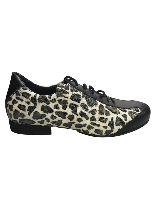 Scarpa da uomo Max Movida by WISH DANCE in pelle nera, con dettagli eleganti e finiture di alta qualità.