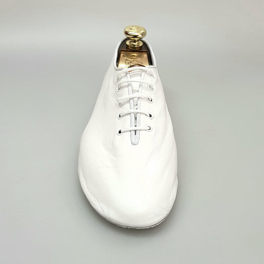 Scarpa jazz bianca Cahetel White J04 in pelle morbida, comfort e stile, perfetta per danza e performance.