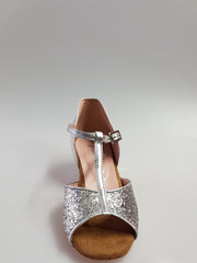 Load image into Gallery viewer, Scarpa da bambina Wishdance Linda in glitter argento con tacco e tallone in pelle argento, design elegante e brillante.