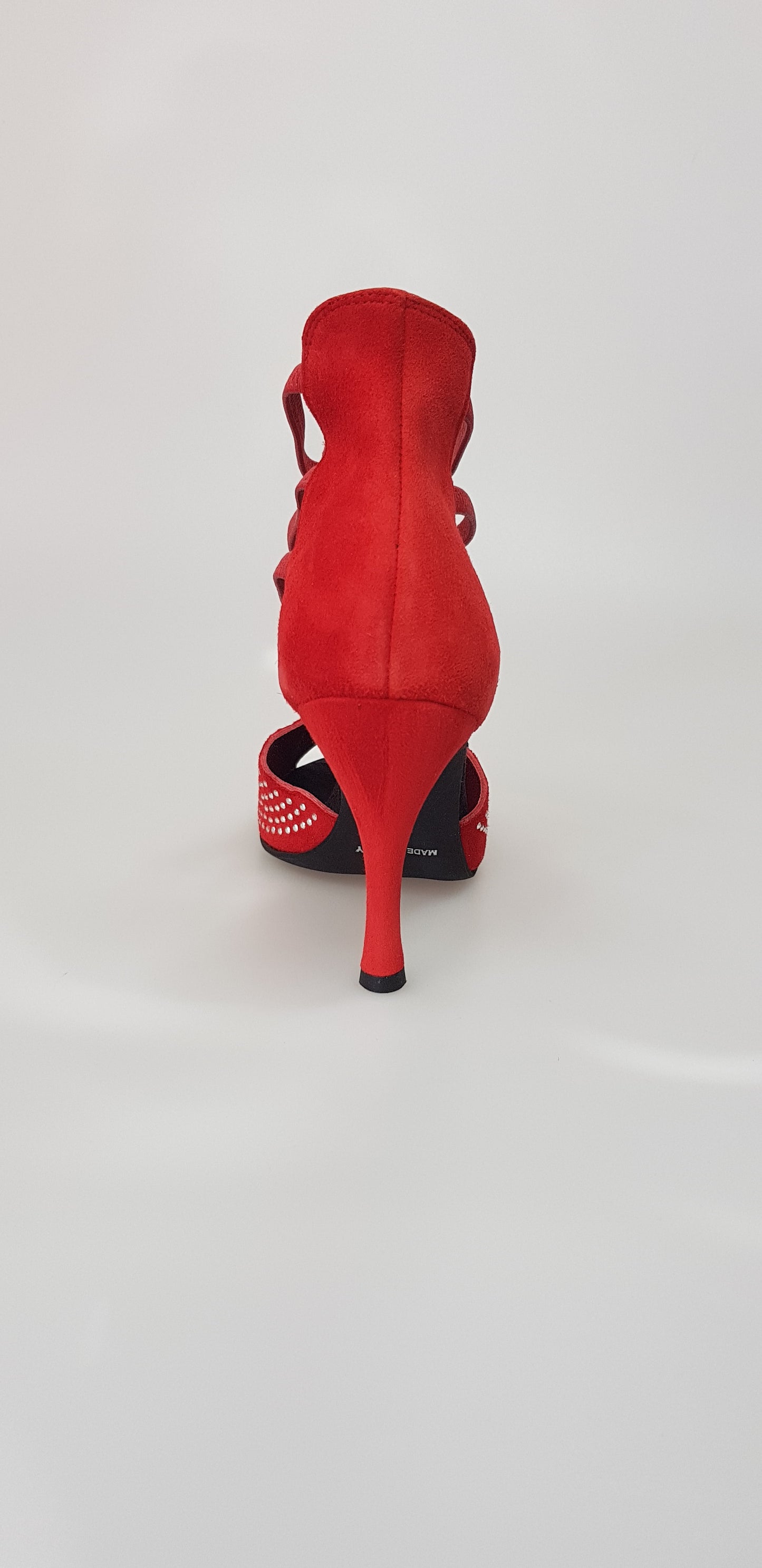Sandalo donna Hera (460) in camoscio rosso con borchie a specchio e tacco a spillo, di Wish Dance Shop.