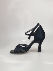 Load image into Gallery viewer, Scarpa Outlet 314H in raso nero senza rete con strisce e tacco a rocchetto, dettagli eleganti e sofisticati.