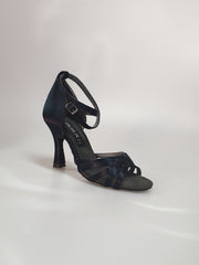 Load image into Gallery viewer, Scarpa Outlet 314H in raso nero senza rete con strisce e tacco a rocchetto, dettaglio elegante e raffinato.