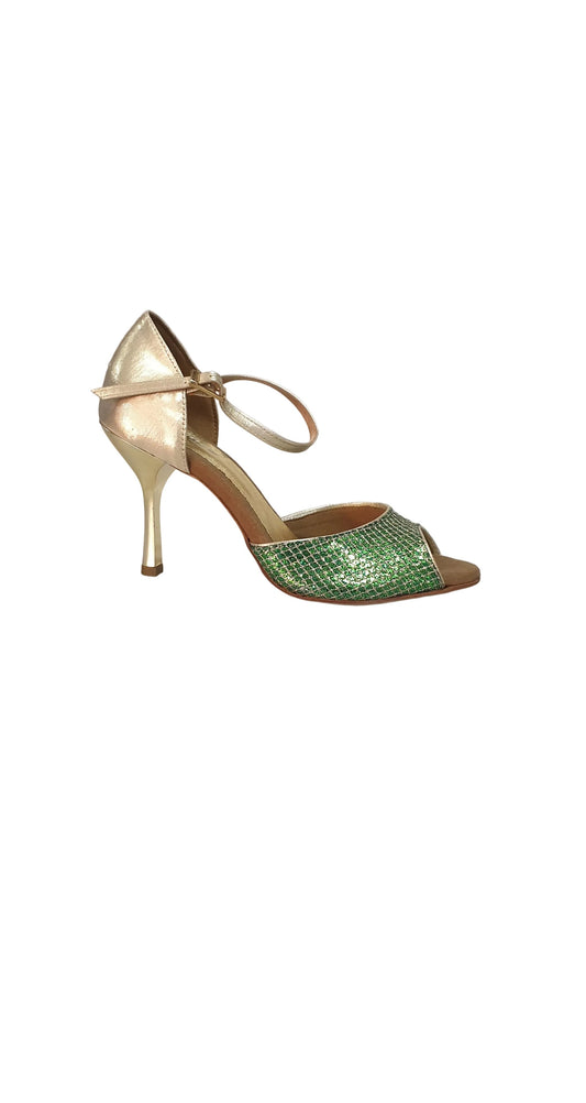 Scarpa verde 605 Trend Outlet, vista frontale con dettagli in tessuto e suola bianca, stile sportivo e moderno.