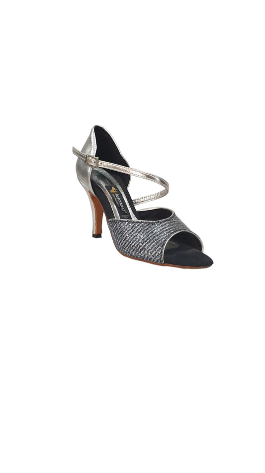 Scarpa blu 605 Trend Outlet, dettaglio della tomaia in tessuto e suola resistente, vista frontale.