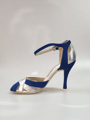 Load image into Gallery viewer, Scarpa da donna in camoscio blu royal e pelle argento, modello OndaVB, con design elegante e dettagli raffinati