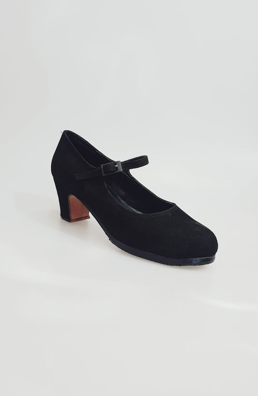Scarpa da flamenco Carmen in camoscio nero con chiodi ribattuti a mano, elegante e tradizionale, marca Wish Dance Shop.