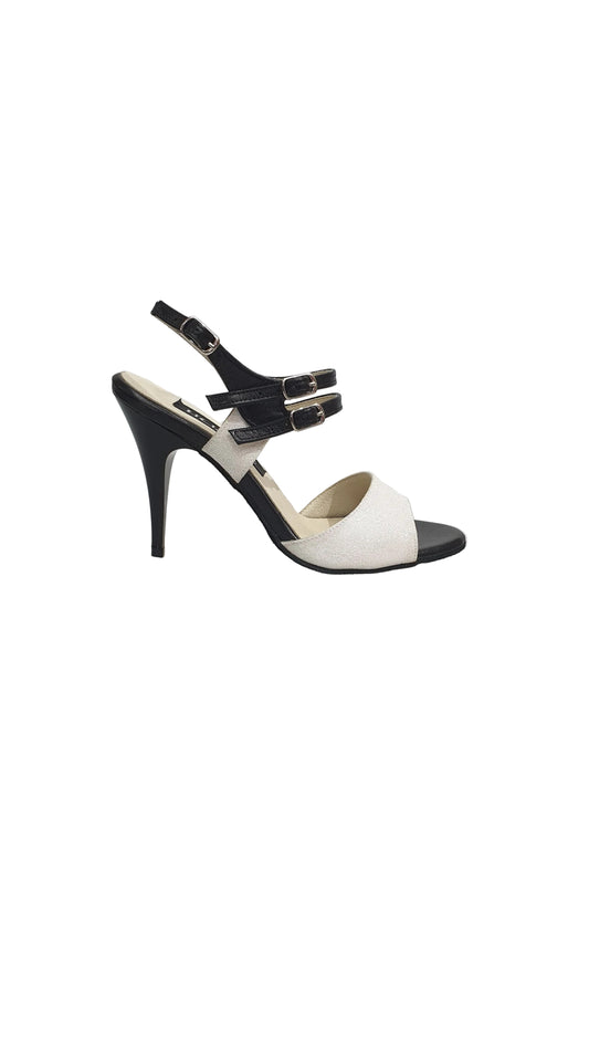 Sandalo da donna Outlet con tallone aperto, cinturino regolabile e suola comoda, ideale per l’estate.