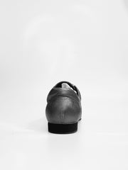 Load image into Gallery viewer, Scarpa Wish Dance in pelle satinata bianca con inserti in vernice e dettagli in acciaio, sneaker elegante e comoda.