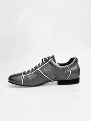 Load image into Gallery viewer, Scarpa sneaker in pelle satinato bianco con inserti in vernice Melissa e dettagli in acciaio, marca Wish Dance.