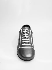 Load image into Gallery viewer, Scarpa Daniel Wish Dance in pelle satinata bianca con inserti in vernice, suola in acciaio Melissa, stile sneakers elegante.