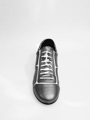 Load image into Gallery viewer, Sneaker in pelle satinata bianca con inserti in vernice Melissa Acciaio CDF di Wish Dance, elegante e moderna.