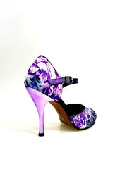 Load image into Gallery viewer, Scarpa da donna Leonor in raso di seta fiorato Caracas lilla, modello elegante e confortevole in tessuto lucido.
