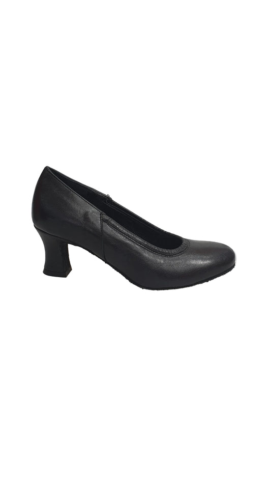Scarpa décolleté da donna Outlet in pelle nera con dettaglio arricciato, modello 207V, vista frontale.