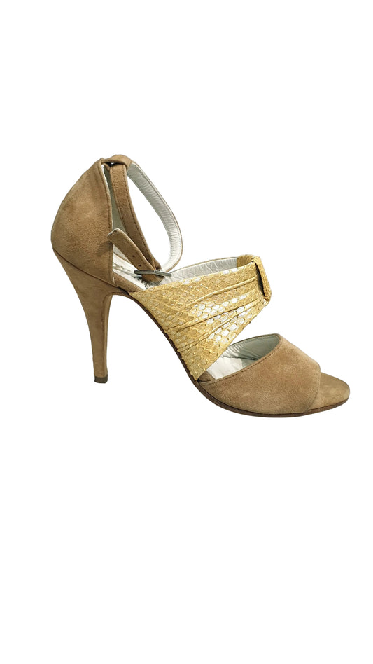 Scarpa Alena TNG 05 in camoscio nocciola, pitone e seta oro, dettagli eleganti e raffinati, vista frontale.