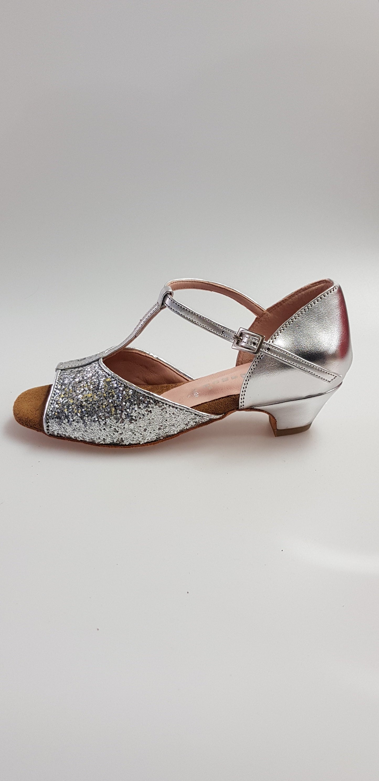 Scarpa da bambina Wishdance Linda in glitter argento con tacco e tallone in pelle argento, elegante e comoda.