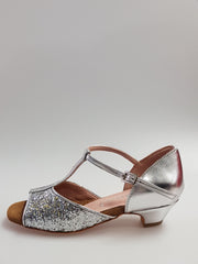 Load image into Gallery viewer, Scarpa da bambina Wishdance Linda in glitter argento con tacco e tallone in pelle argento, elegante e comoda.
