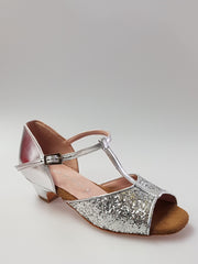Load image into Gallery viewer, Scarpa da bambina Wishdance Linda in glitter argento con tallone e tacco in pelle argento, design elegante e brillante.