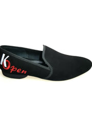 Carica immagine nella Galleria, Mocassino Madrid (MS21) K.Open in camoscio nero con bordi rossi e ricamo, scarpa da ballo Kizomba open rosso, forma lunga