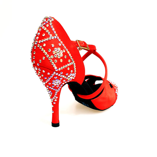 Scarpa da donna Consuelo Plus QC Wish Dance Shop in raso seta rosso con Swarovski Boreali e cinturino incrociato sul collo.