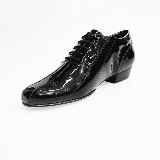 Scarpa da uomo Wish Dance Andrey 005V, stringata Oxford in vernice nera con inserto in vernice nera, vista frontale.