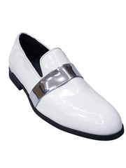 Carica immagine nella Galleria, Scarpa mocassino Jackson (PJ) in vernice bianca con fascia argento, foderato in vera pelle italiana, elegante e alla moda.