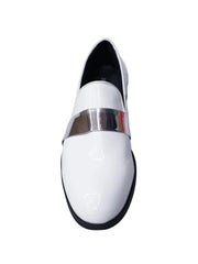 Carica immagine nella Galleria, Scarpa mocassino Jackson (PJ) bianca in vernice con fascia argento, fodera in vera pelle italiana, elegante e confortevole.